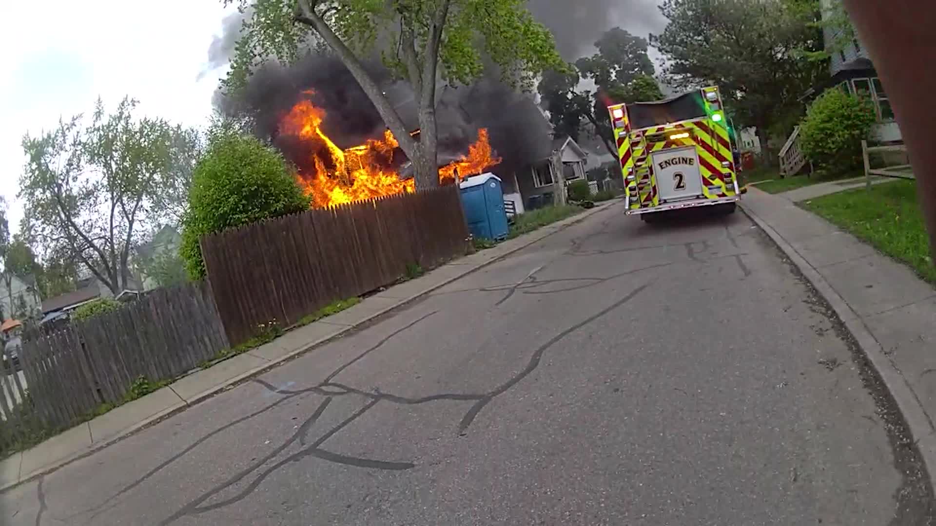 KDPS video: Crews respond to fire at vacant Kalamazoo house – WOODTV.com