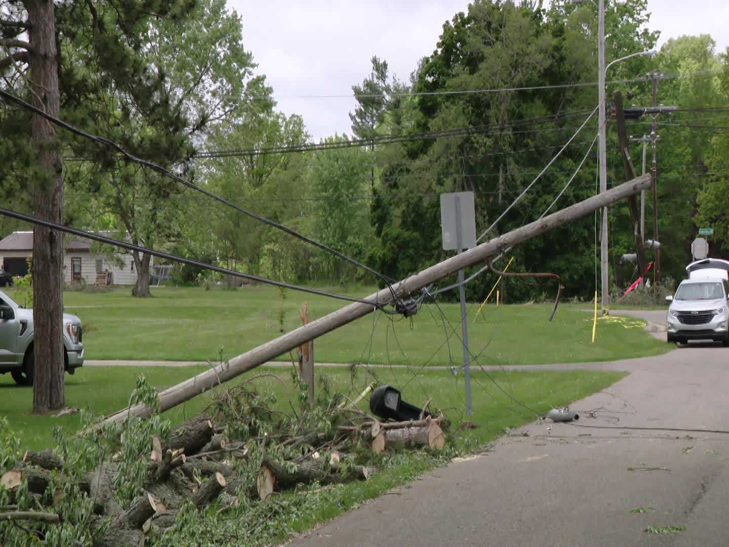 Cleanup continues in West Michigan after storms – WOODTV.com