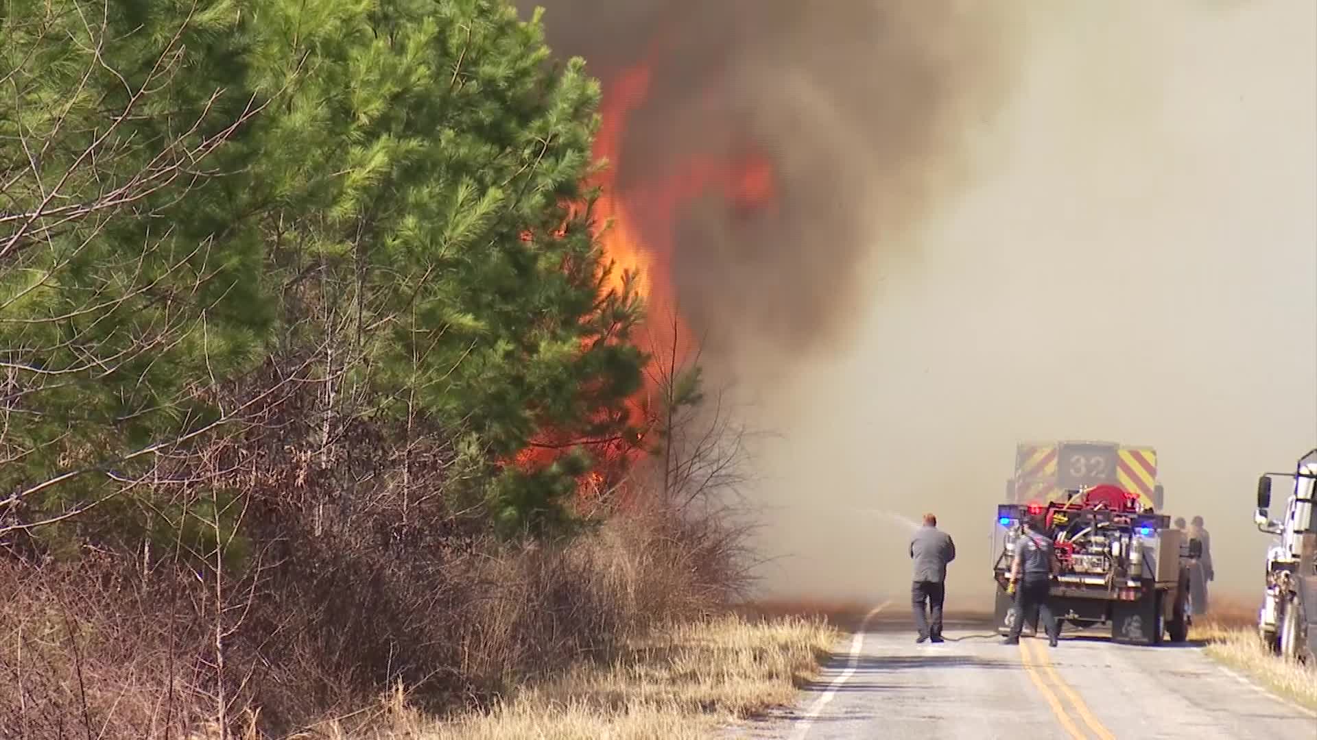 VIDEO: Brush fire burns near Interstate 26 in Spartanburg Co. – WSPA 7NEWS