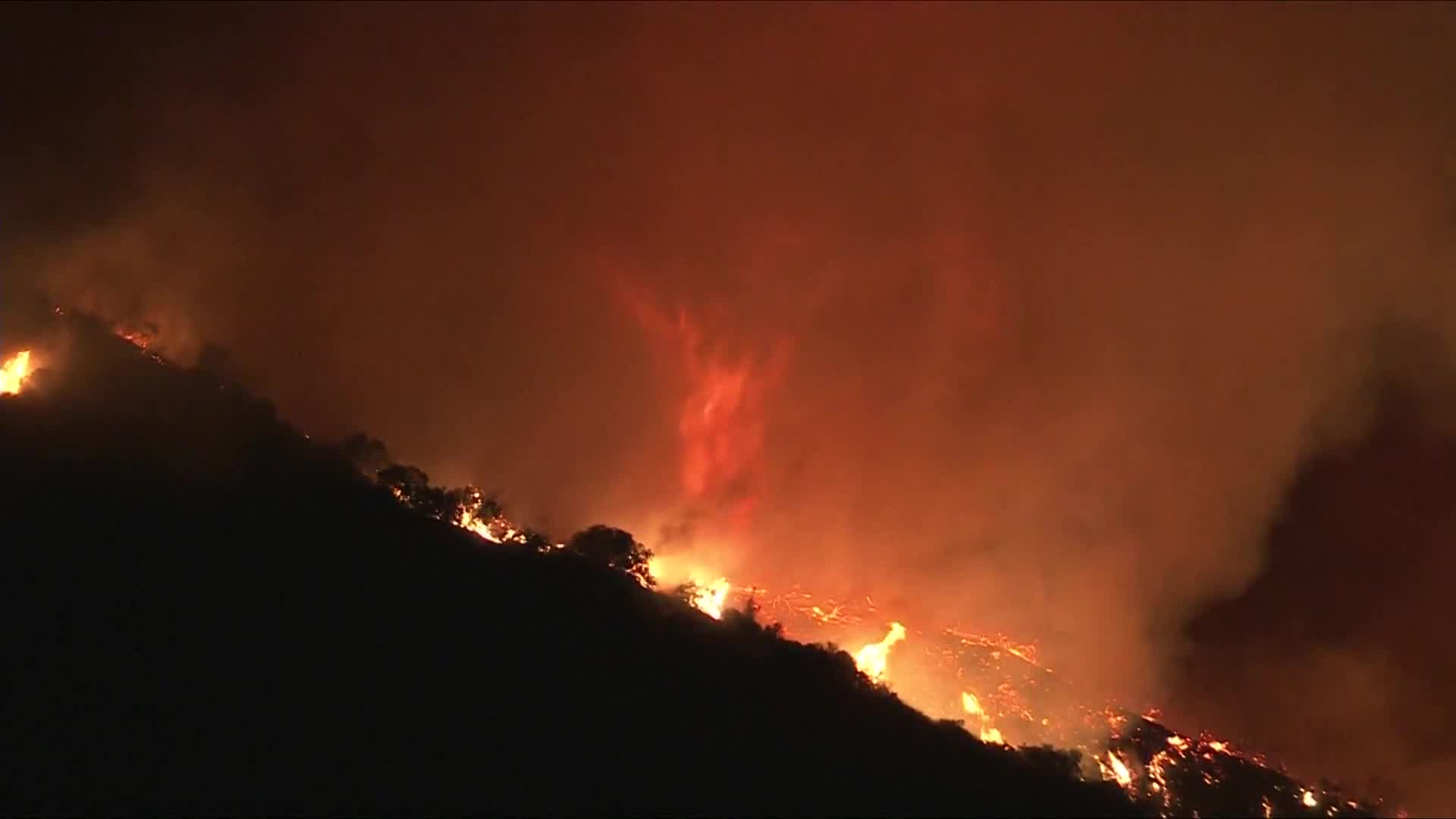 Fire Tornado caught on camera in Los Angeles – WSPA 7NEWS
