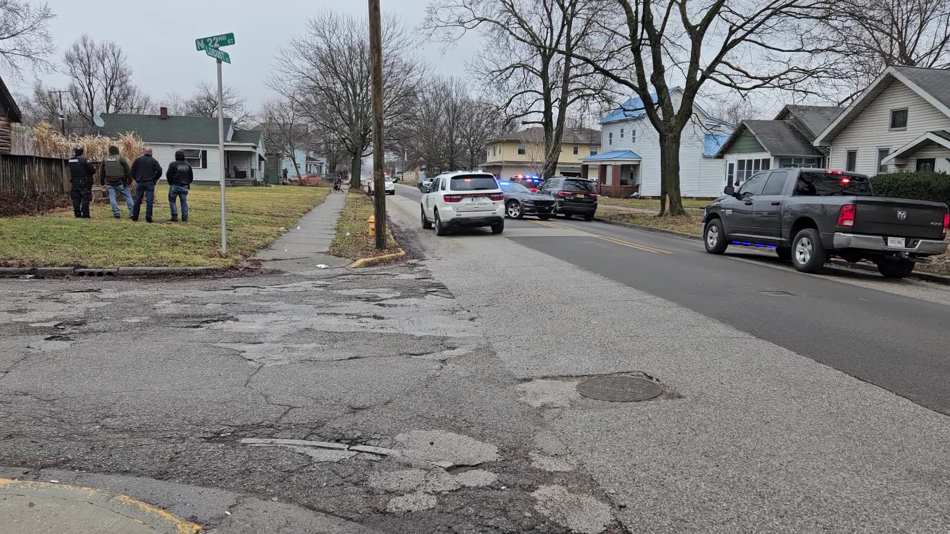 Police standoff with suspect in vehicle in Terre Haute – WANE 15