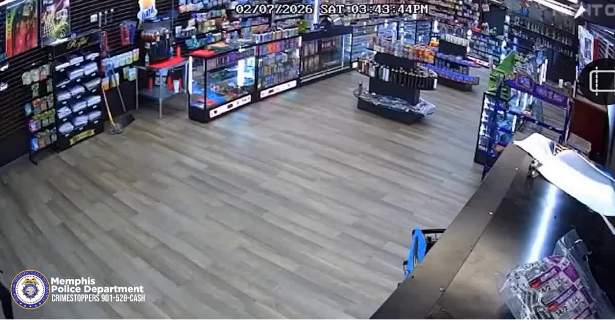 Armed robbery at Memphis smoke shop leaves clerk unharmed – WREG.com