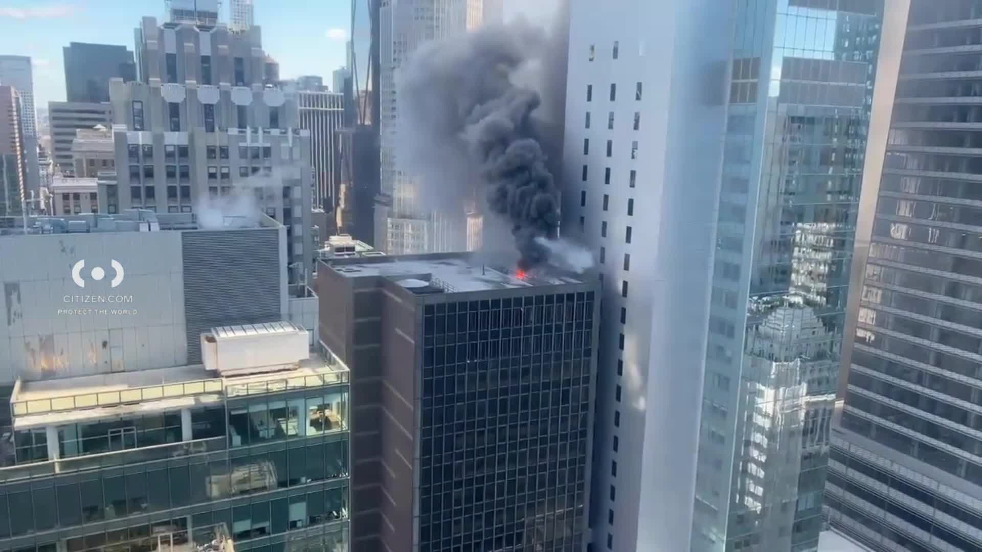 Fire breaks out at Manhattan high-rise – PIX11
